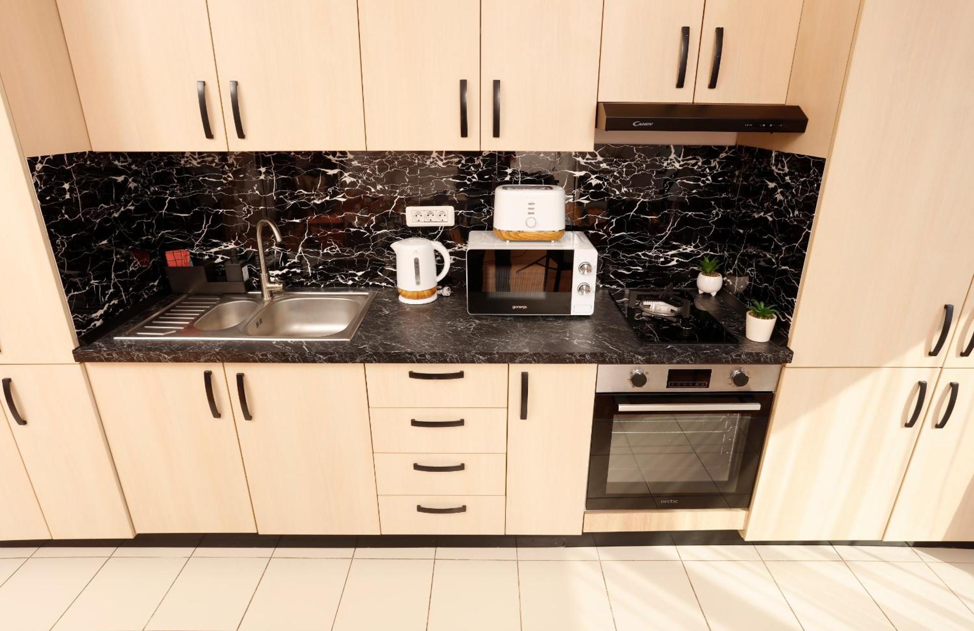 Enchanting Retreat - Historic Old Town - Pet-Friendly Haven - Steps From Unirii 부쿠레슈티 외부 사진