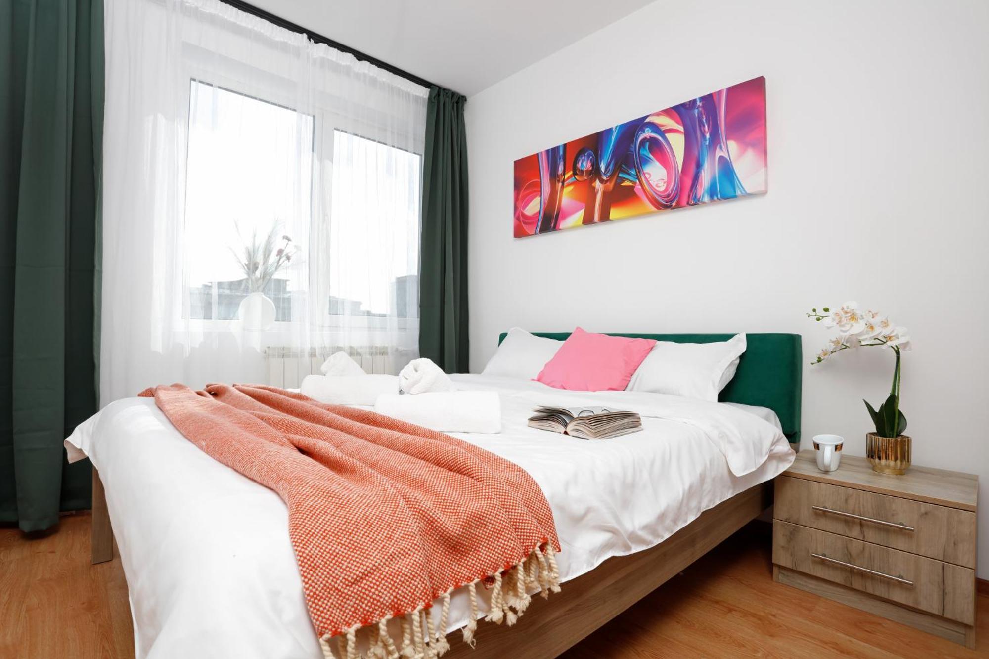 Enchanting Retreat - Historic Old Town - Pet-Friendly Haven - Steps From Unirii 부쿠레슈티 외부 사진