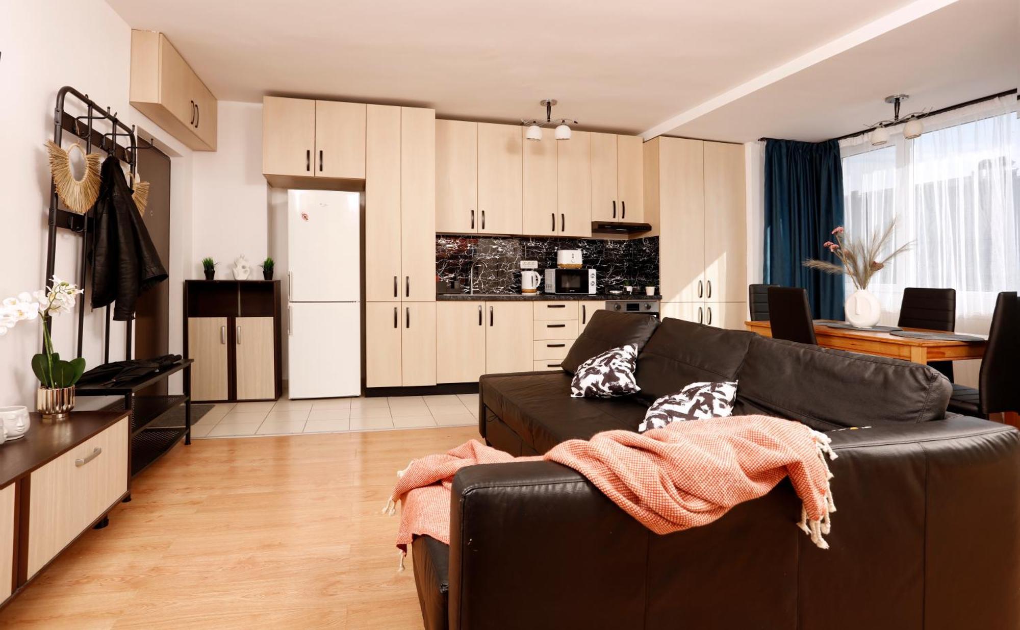 Enchanting Retreat - Historic Old Town - Pet-Friendly Haven - Steps From Unirii 부쿠레슈티 외부 사진