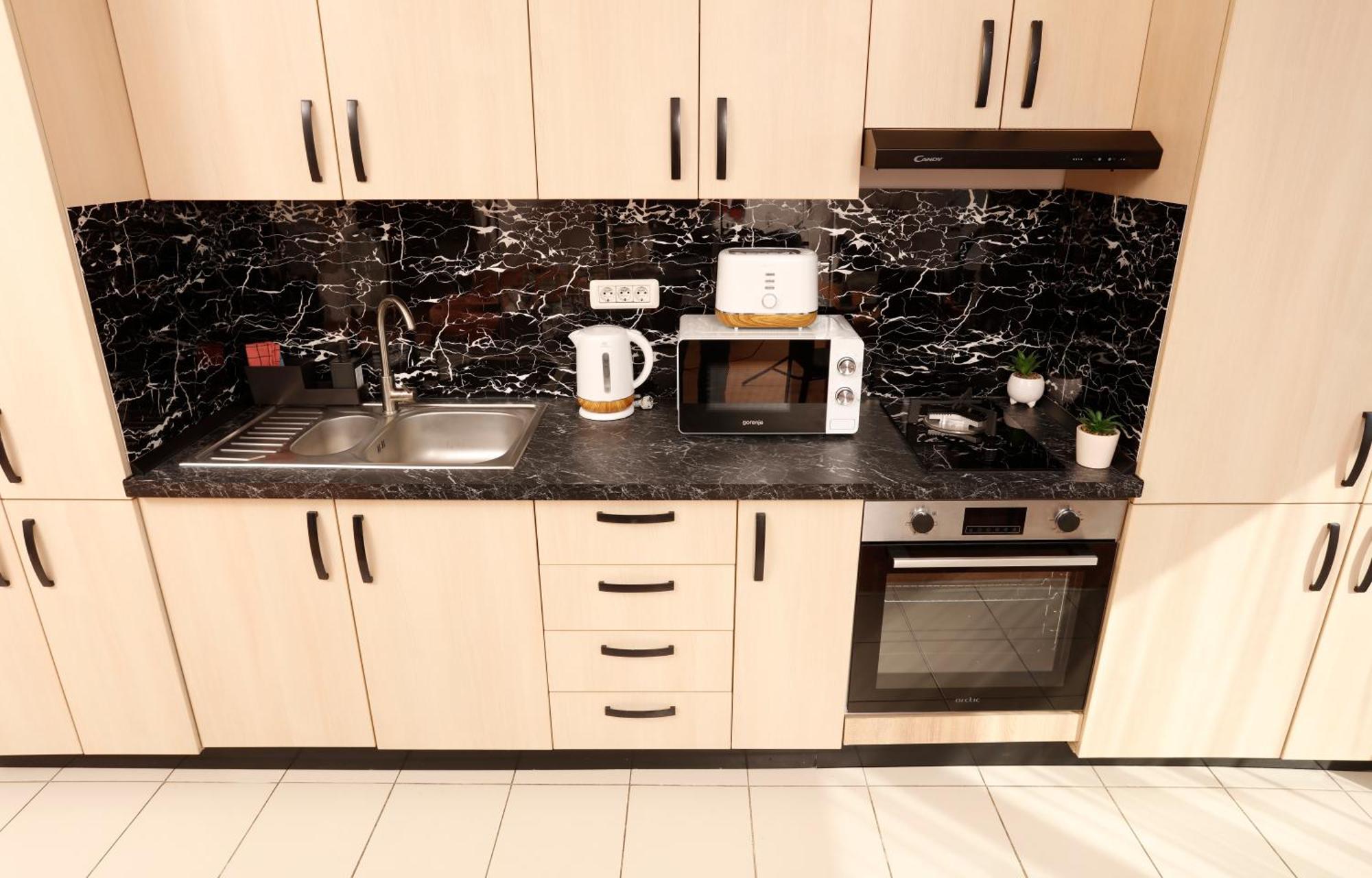 Enchanting Retreat - Historic Old Town - Pet-Friendly Haven - Steps From Unirii 부쿠레슈티 외부 사진